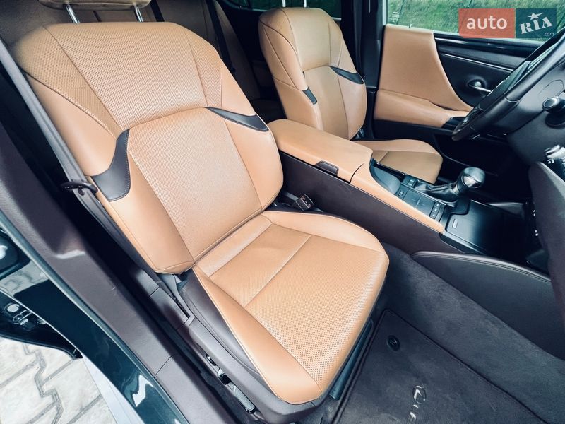Седан Lexus ES 2021 в Киеве
