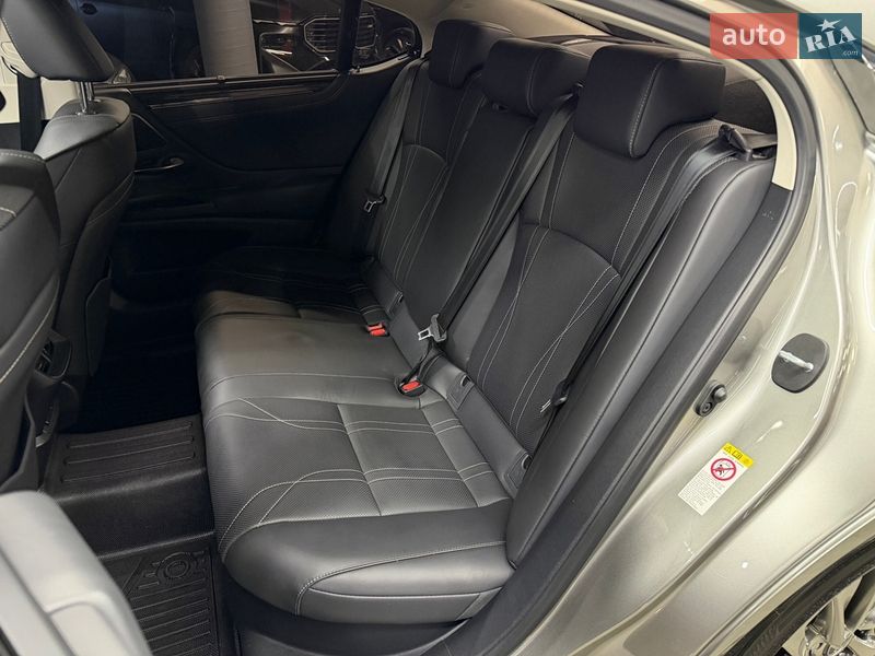 Седан Lexus ES 2019 в Одесі