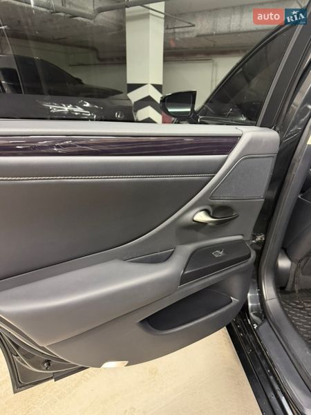 Седан Lexus ES 2021 в Киеве