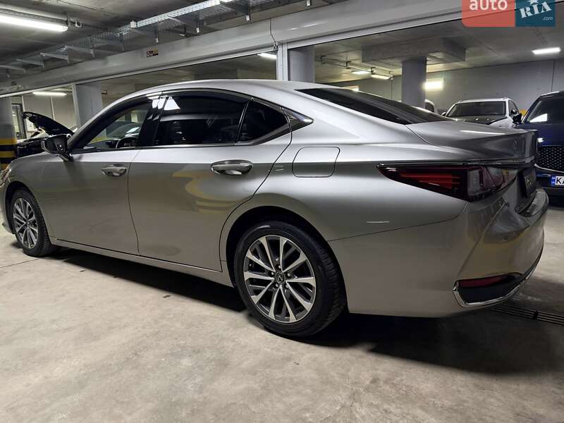 Седан Lexus ES 2022 в Киеве