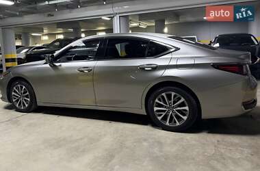 Седан Lexus ES 2022 в Киеве