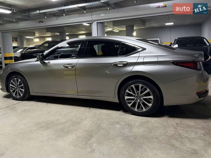 Седан Lexus ES 2022 в Киеве