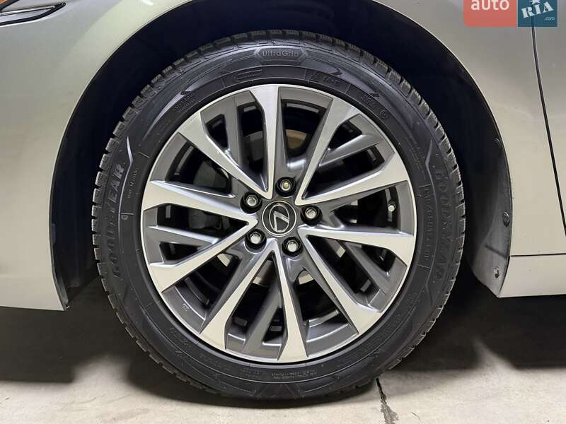 Седан Lexus ES 2022 в Киеве