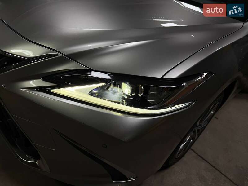 Седан Lexus ES 2022 в Киеве