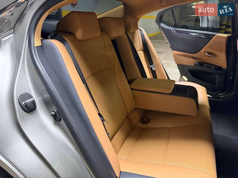 Седан Lexus ES 2022 в Киеве