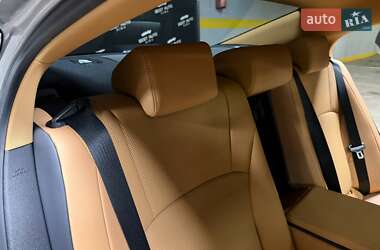 Седан Lexus ES 2022 в Киеве