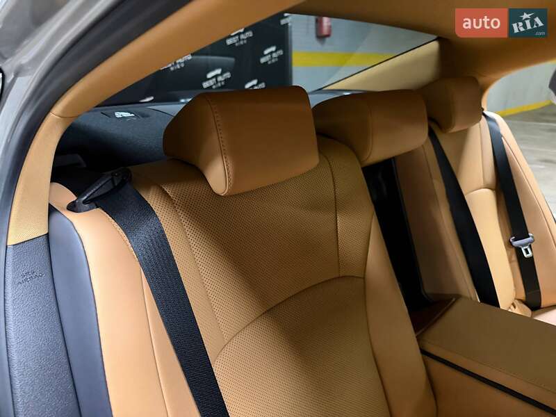 Седан Lexus ES 2022 в Киеве