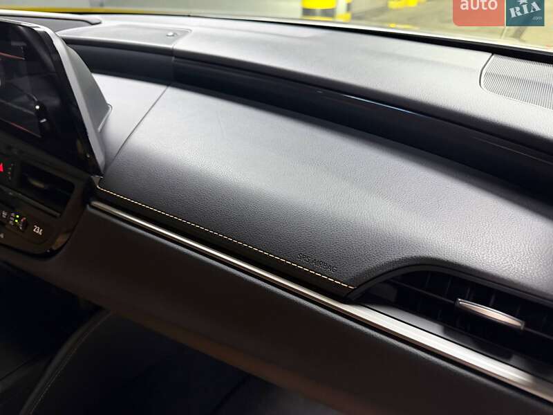 Седан Lexus ES 2022 в Киеве