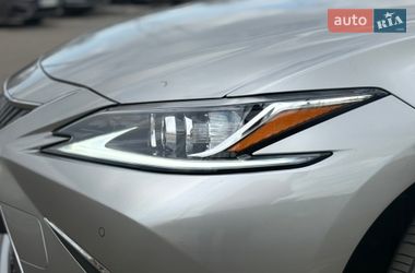 Седан Lexus ES 2020 в Киеве