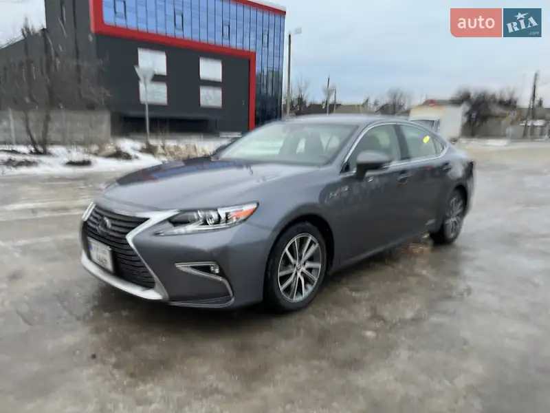 Lexus ES