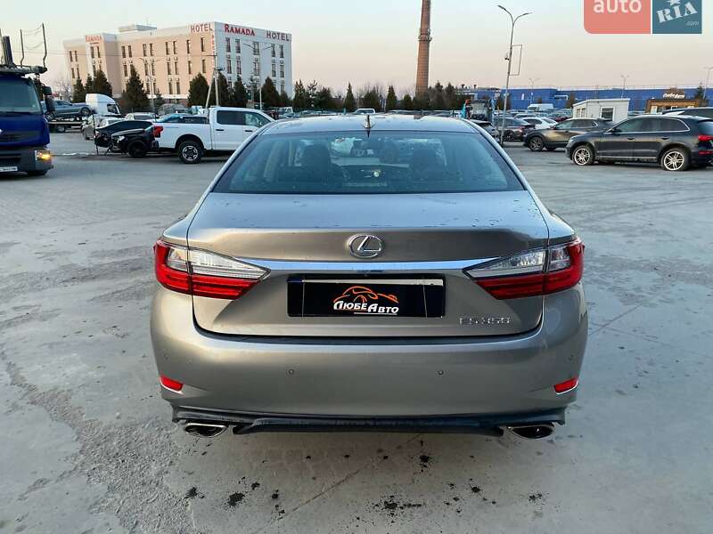 Седан Lexus ES 2017 в Львове