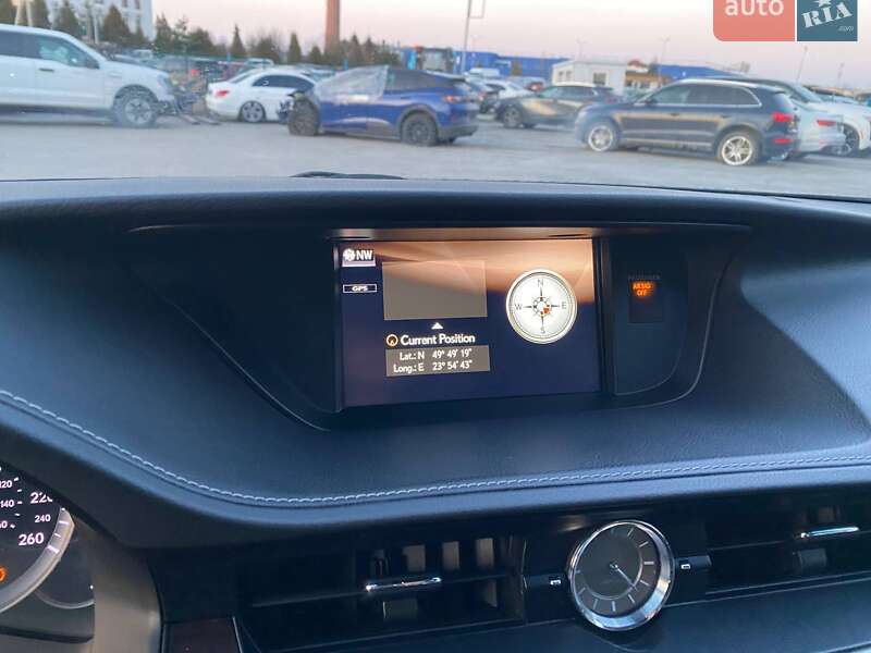 Седан Lexus ES 2017 в Львове