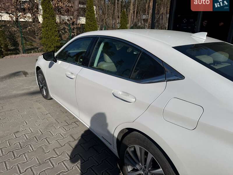 Седан Lexus ES 2021 в Киеве