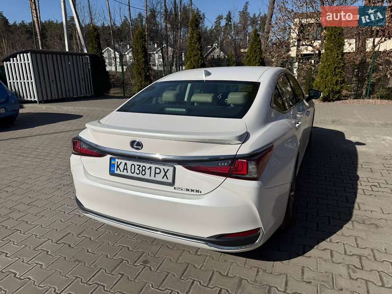 Седан Lexus ES 2021 в Киеве