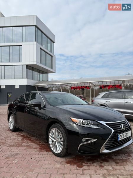 Седан Lexus ES 2015 в Рівному
