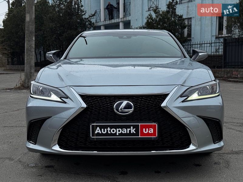 Седан Lexus ES 2023 в Киеве