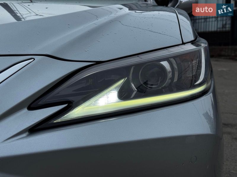 Седан Lexus ES 2023 в Киеве