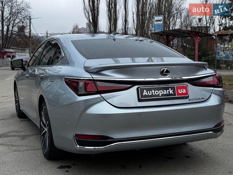 Седан Lexus ES 2023 в Киеве