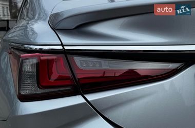Седан Lexus ES 2023 в Киеве