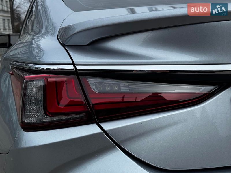 Седан Lexus ES 2023 в Киеве