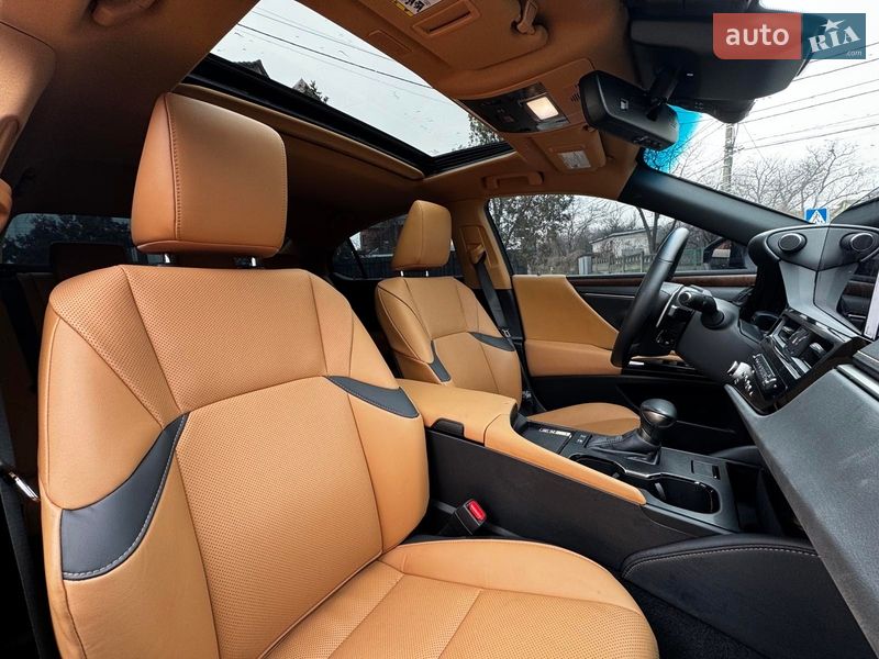 Седан Lexus ES 2023 в Киеве