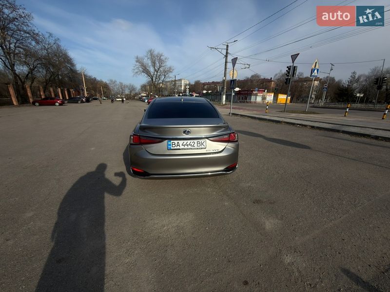 Седан Lexus ES 2018 в Кропивницком