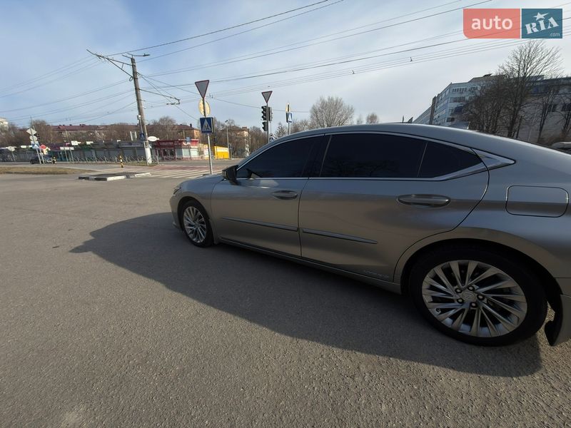 Седан Lexus ES 2018 в Кропивницком