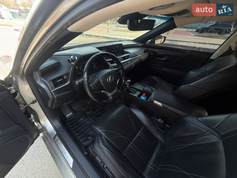 Седан Lexus ES 2018 в Кропивницком