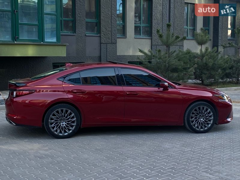 Седан Lexus ES 2019 в Киеве