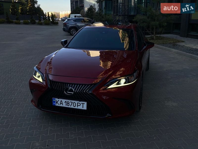 Седан Lexus ES 2019 в Киеве
