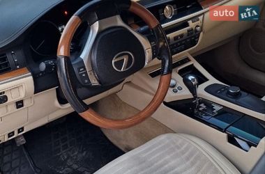 Седан Lexus ES 2015 в Кривом Роге