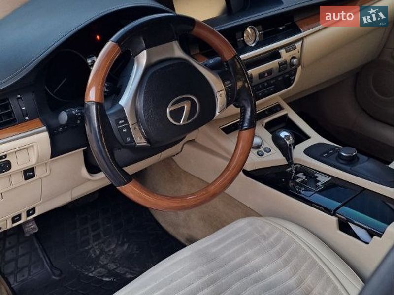 Седан Lexus ES 2015 в Кривом Роге