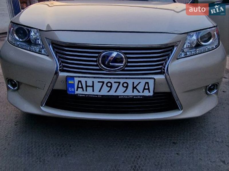 Седан Lexus ES 2015 в Кривом Роге