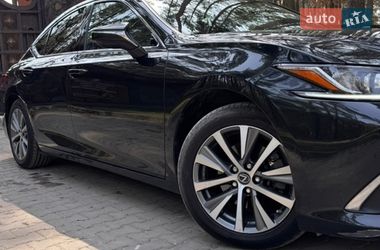 Седан Lexus ES 2020 в Новояворовске
