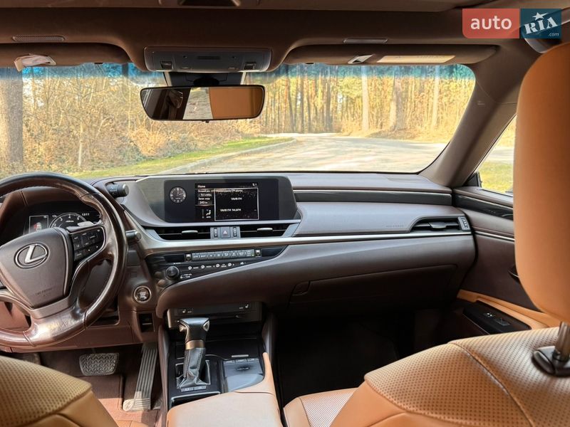 Седан Lexus ES 2020 в Новояворовске