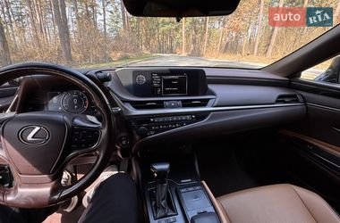 Седан Lexus ES 2020 в Новояворовске