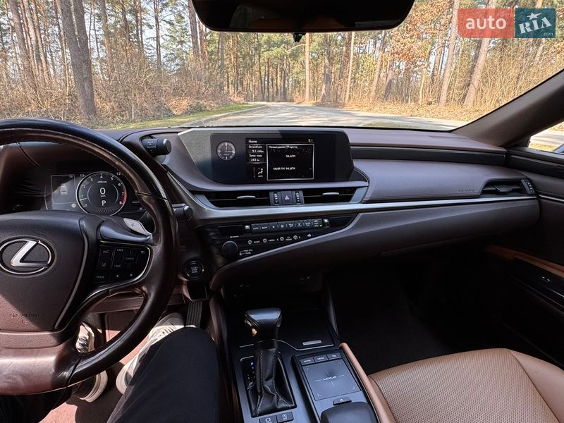 Седан Lexus ES 2020 в Новояворовске