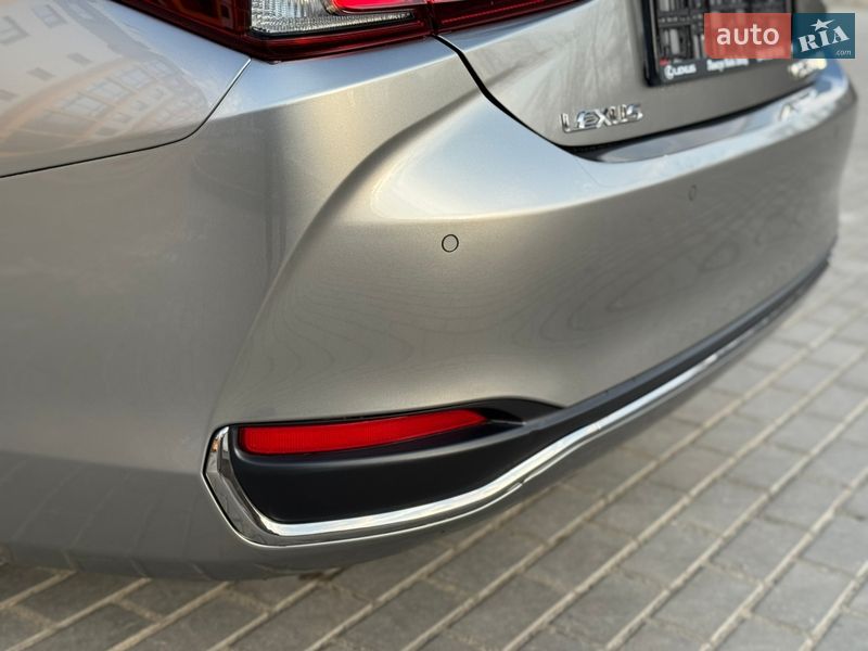Седан Lexus ES 2023 в Виннице
