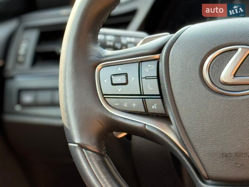 Седан Lexus ES 2023 в Виннице