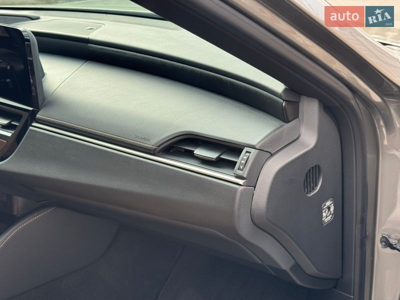 Седан Lexus ES 2023 в Виннице