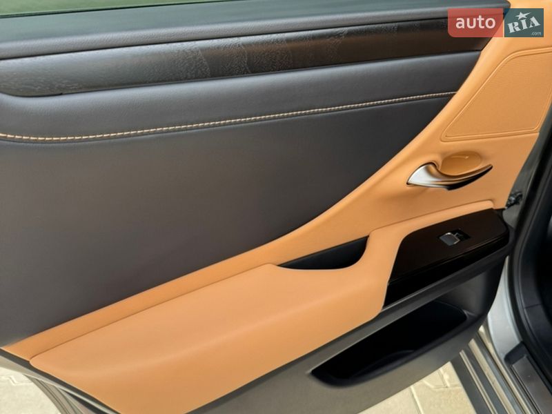 Седан Lexus ES 2023 в Виннице