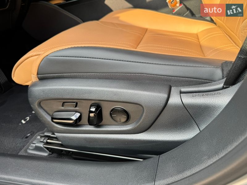 Седан Lexus ES 2023 в Виннице