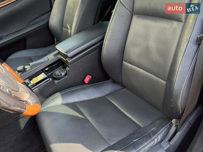 Седан Lexus ES 2015 в Львові фото 19 Седан Lexus ES 2015 в Львові