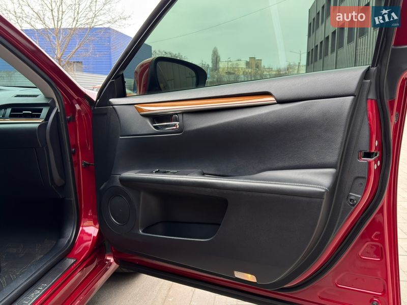 Седан Lexus ES 2014 в Києві