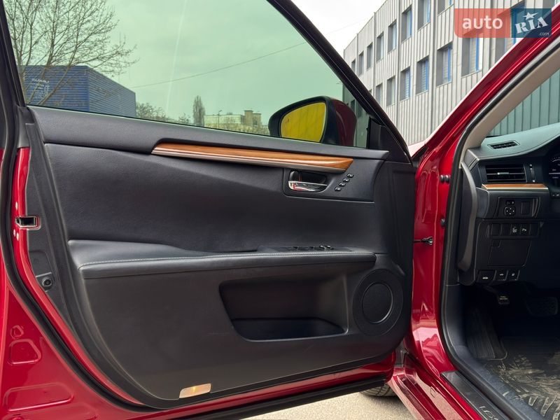 Седан Lexus ES 2014 в Києві