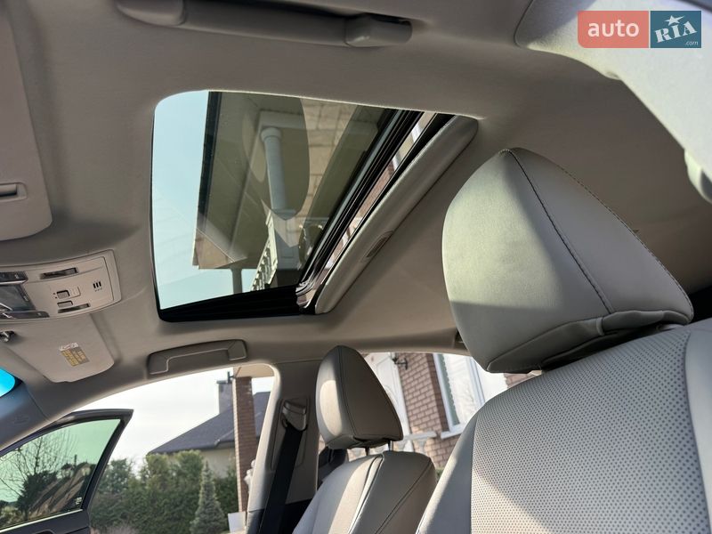 Седан Lexus ES 2018 в Киеве