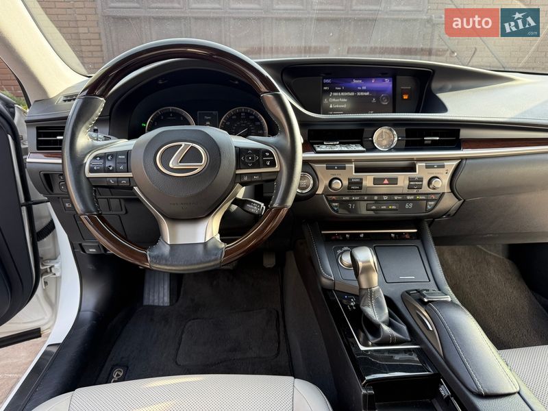 Седан Lexus ES 2018 в Киеве