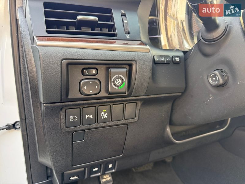 Седан Lexus ES 2018 в Киеве