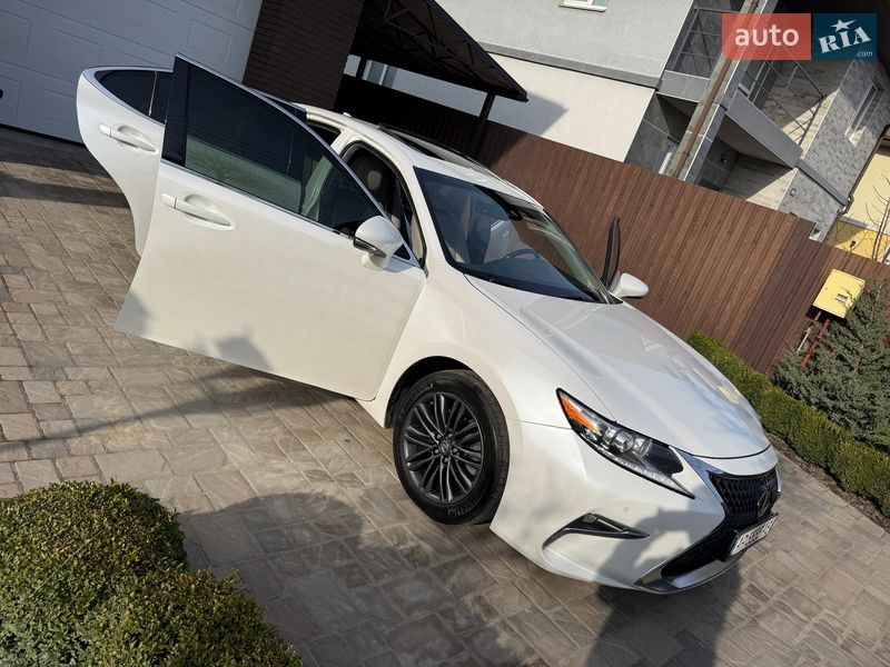 Седан Lexus ES 2018 в Киеве