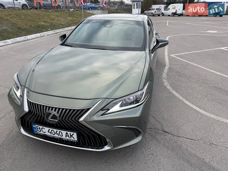 Lexus ES 2020